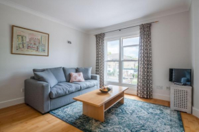 Pleasant Putney home close to the tube station by UndertheDoormat